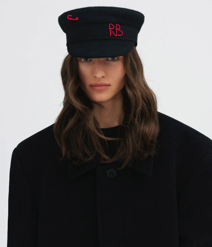 Українська співачка "вигуляла" капелюшок за 10 тисяч (фото)